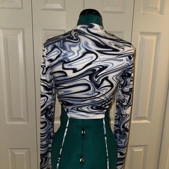 Mock Neck Long Sleeve Crop Top - Picture 5 of 6